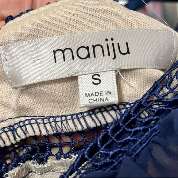 Elegant Blue Lace Midi Dress - Picture 11 of 12